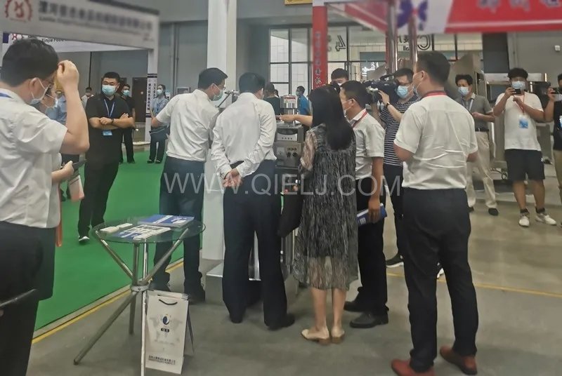 企鵝糧油機械榮獲第二十三屆中國農加工投洽會“優秀裝備展示獎”(圖4) 企鵝糧油機械榮獲第二十三屆中國農加工投洽會“優秀裝備展示獎”(圖4)
